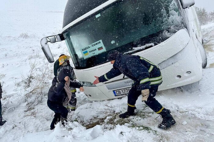 Одесская область: спасатели вызволили из снежной ловушки более 120 авто