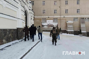 СБУ наведались с обысками в Почаевскую лавру (фото)