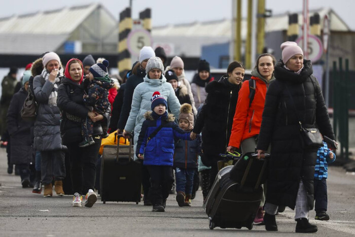 NYT: украинские беженцы стоят перед выбором – вернуться домой или остаться в ЕС