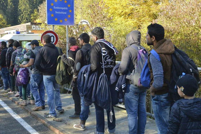 Германия страдает от наплыва беженцев: СМИ шокировали цифрами