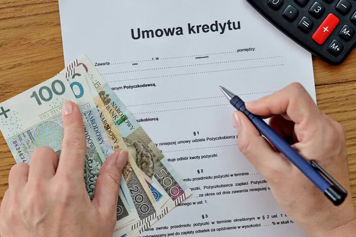 Украинцы берут большие кредиты в банках Польши: на что тратят деньги