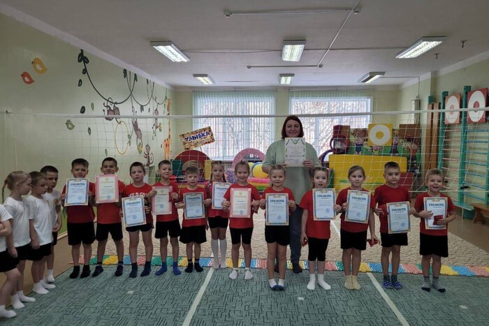 У російському Хабаровську діти отримали грамоти з тризубом (фото)