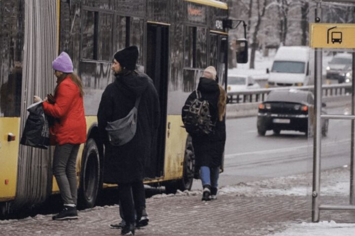 Столиця запускає автобуси між станціями метро «Либідська» та «Деміївська»: схема руху