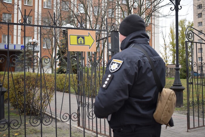 У Києві дітей не пустили до укриття під час тривоги: поліція відреагувала
