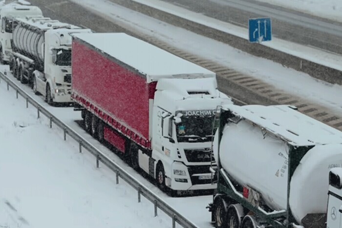 Блокада польського кордону: у черзі понад 2 тис. вантажівок