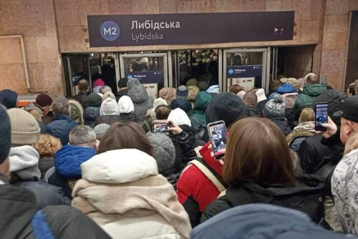 Закриття метро на Теремки: сьогодні киянам почнуть повертати кошти за вимушені пересадки