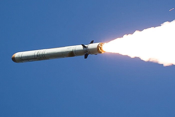 Росія збільшила виробництво ракет, але не може їх накопичити – розвідка