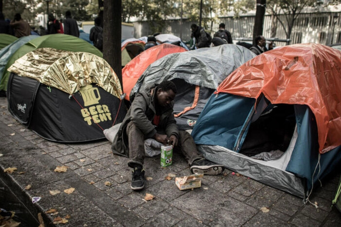 Беженцы в столице Франции столкнулись с острой проблемой