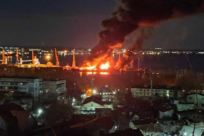 Уничтожение корабля РФ в Феодосии: оккупанты ищут виновных