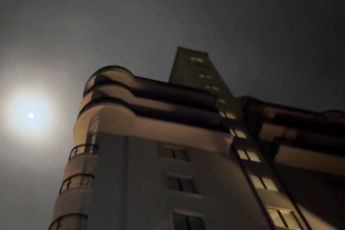 Атака на Одесу: мер показав пошкоджену багатоповерхівку (відео)