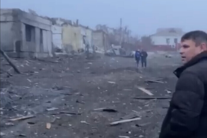 Во время атаки по Украине россияне сбросили ракету на собственное село (видео)
