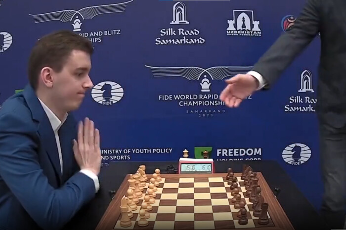 Польський шахіст відмовився тиснути руку росіянину на Чемпіонаті світу (відео)