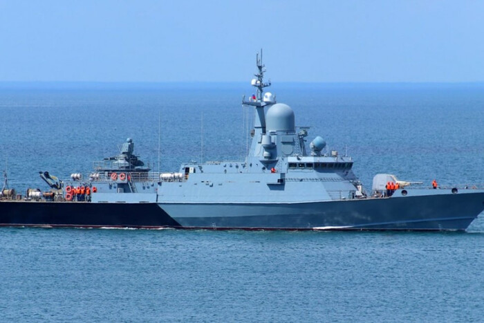 Высокая угроза обстрела: Россияне вывели в Черное море ракетоносители