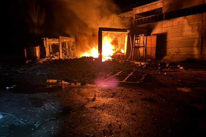 Окупанти обстріляли Покровськ: спалахнула пожежа, є постраждалі