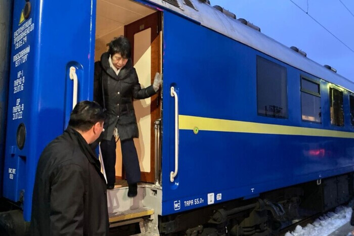 Глава МИД Японии прибыла в Киев 