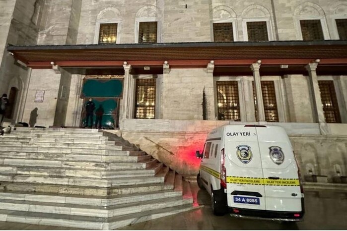 У Стамбулі невідомий влаштував різанину у мечеті, є поранені