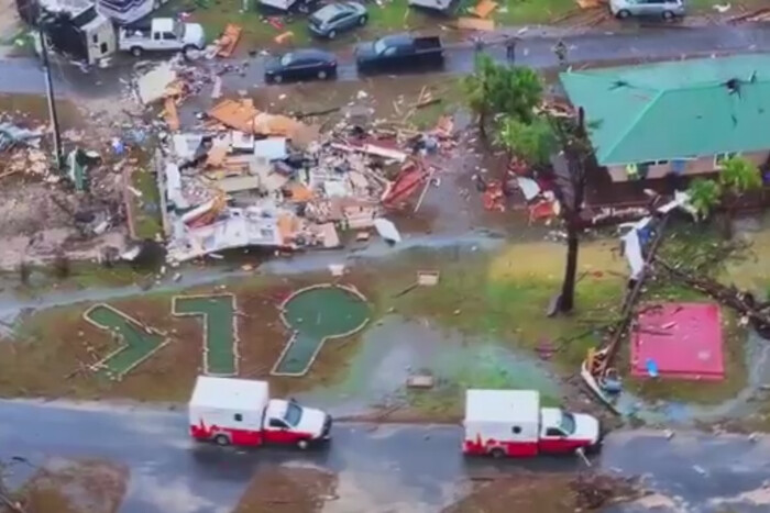 Флоридою пронісся потужний торнадо: зруйновано будинки, є загиблі (відео)