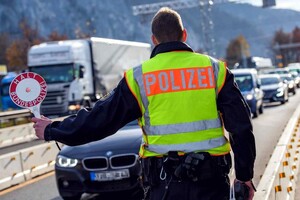 Міністра фінансів Австрії позбавили водійських прав за перевищення швидкості
