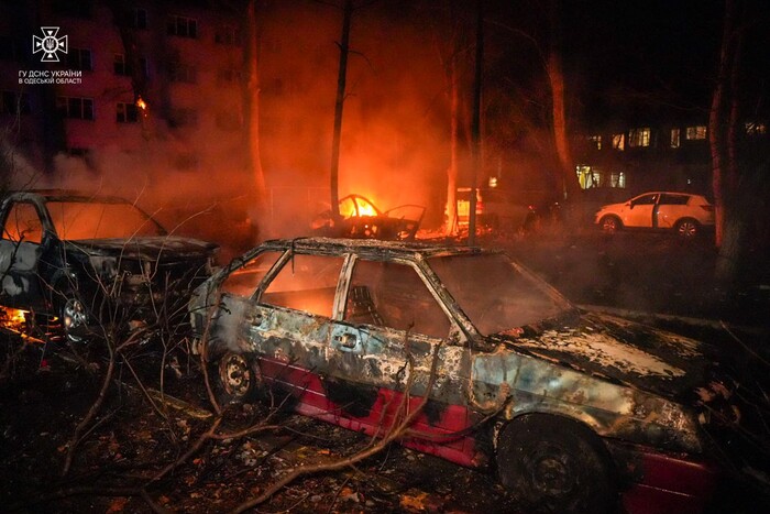 Як рятувальники ліквідовували наслідки удару по Одесі (фото, відео)