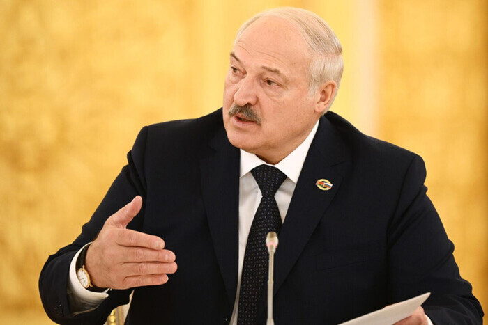 Лукашенко рассказал, почему боится мобильных телефонов