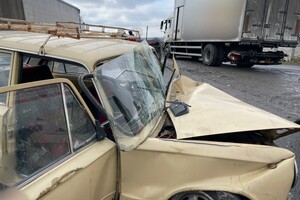 На Вінниччині легковик зіткнувся з вантажівкою: постраждала дитина