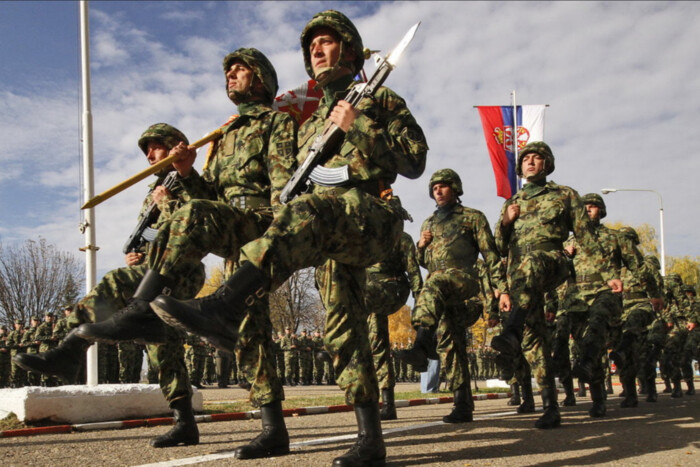 Сербія обмірковує над відновленням обов'язкового військового призову