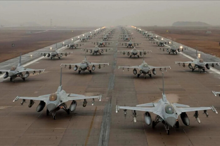Додаткові F-16 від Нідерландів, відставка міністра Лапутіної. Головне за 5 лютого