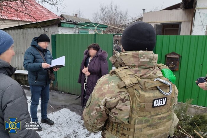 Влаштувалася продавчинею біля вокзалу: на Донеччині жінка шпигувала за ешелонами ЗСУ