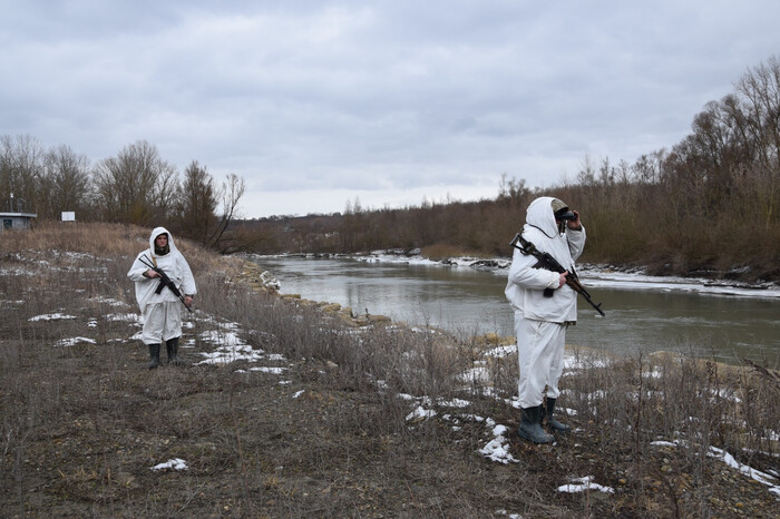 Прикордонники на березі річки знайшли тіло чоловіка, який хотів потрапити до Румунії