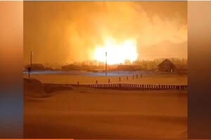 У Пермському краї РФ спалахнула масштабна пожежа через вибух на газопроводі (відео)