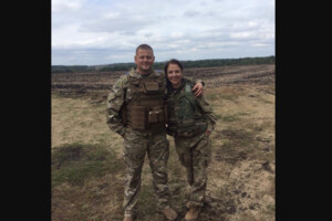 Залужний показав особливе фото з дружиною у військовій формі
