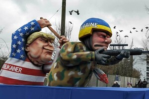 Трамп «знищує» українського воїна, Шольц – пірат: фото з німецького карнавалу сатири