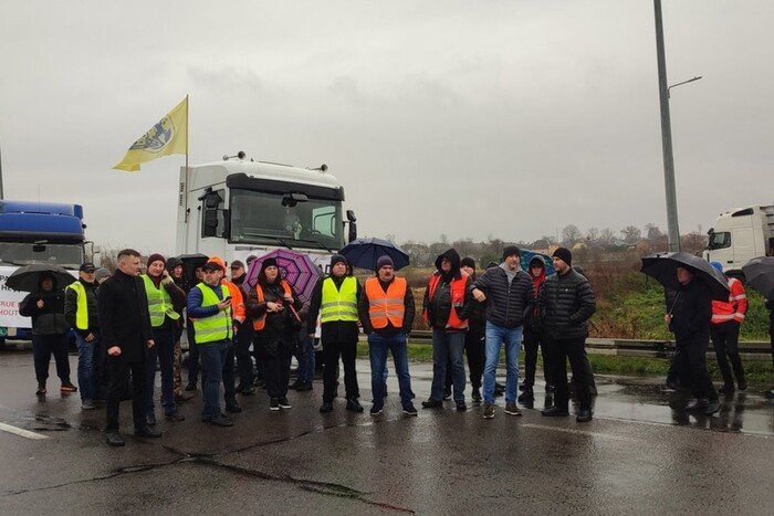 Українські перевізники анонсували акцію протесту на кордоні з Польщею