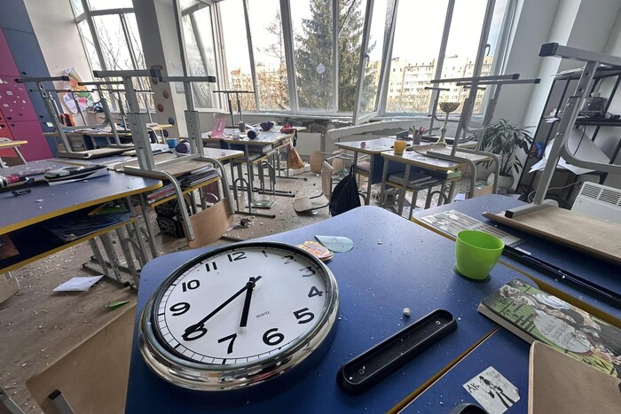 «Всі годинники зупинились о 6:40»: школа у Львові показала наслідки ракетної атаки