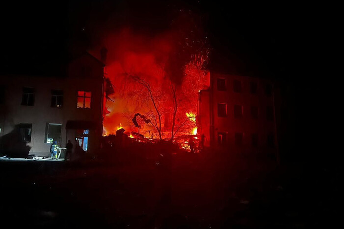 Обстріл Краматорська: рятувальники деблокували з-під завалів тіла двох людей