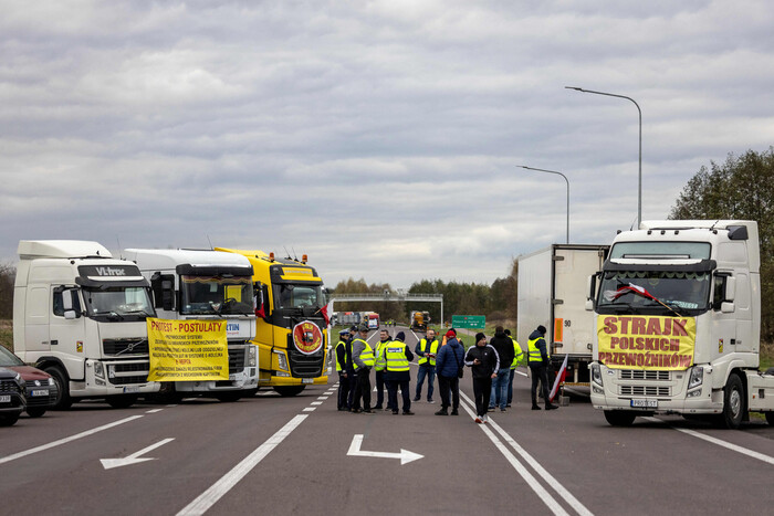 Фермери з чотирьох країн приєднаються до блокади на польсько-українському кордоні