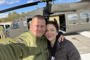 На фоні гелікоптера: Залужний показав зворушливе фото із дружиною