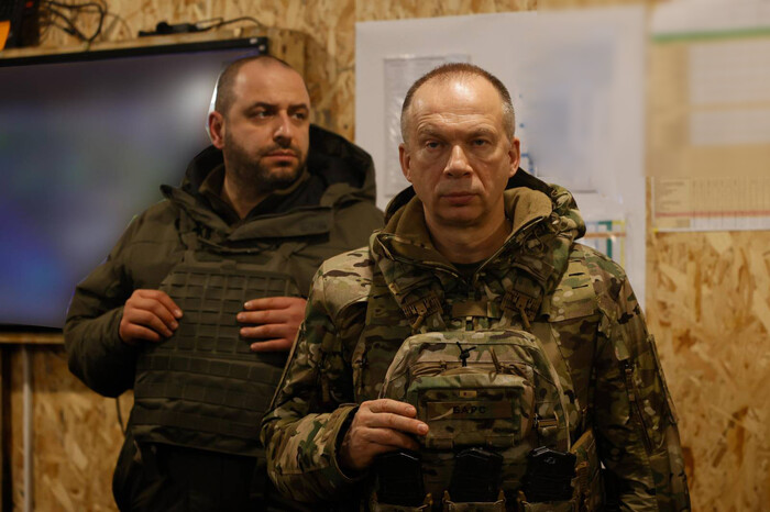 Сирський та Умєров відвідали командні пункти у зоні бойових дій