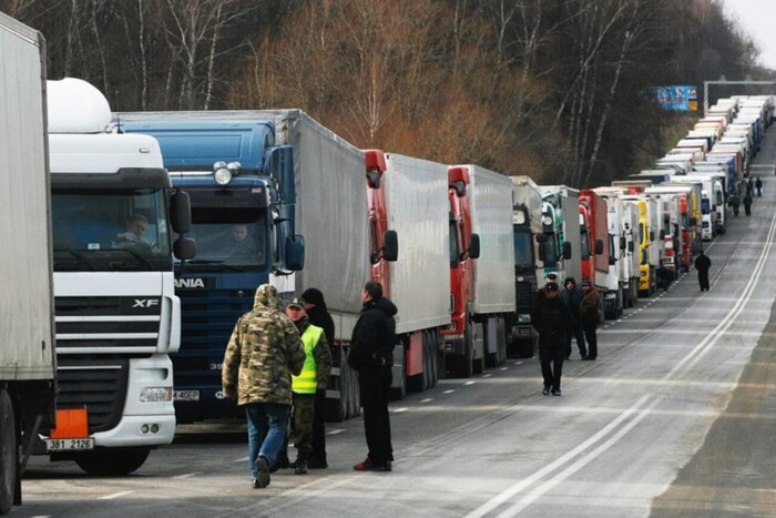 У Польщі відновилася блокада одного з пунктів пропуску: скільки вантажівок у черзі