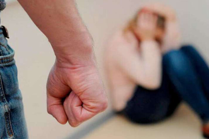 Кількість справ про домашнє насильство в Україні б’є рекорди: похмура статистика