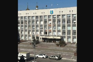 Білгород під обстрілом: пошкоджено міську адміністрацію та торгові приміщення