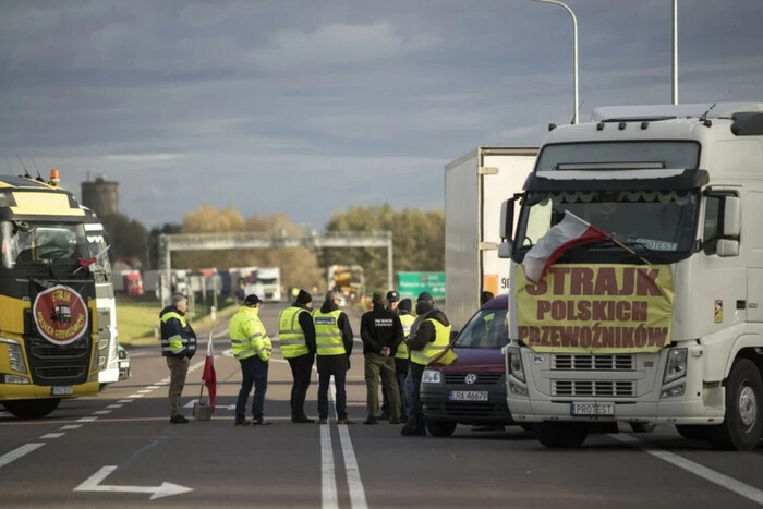 Поляки відновили блокаду одного з пунктів пропуску, який нещодавно розблокували