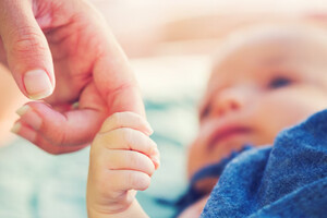 Депутати пропонують збільшити допомогу при народженні дитини: нові суми