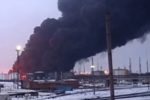 Атака по трьох нафтопереробних заводах РФ, €5 млрд на зброю Україні. Головне за 13 березня 