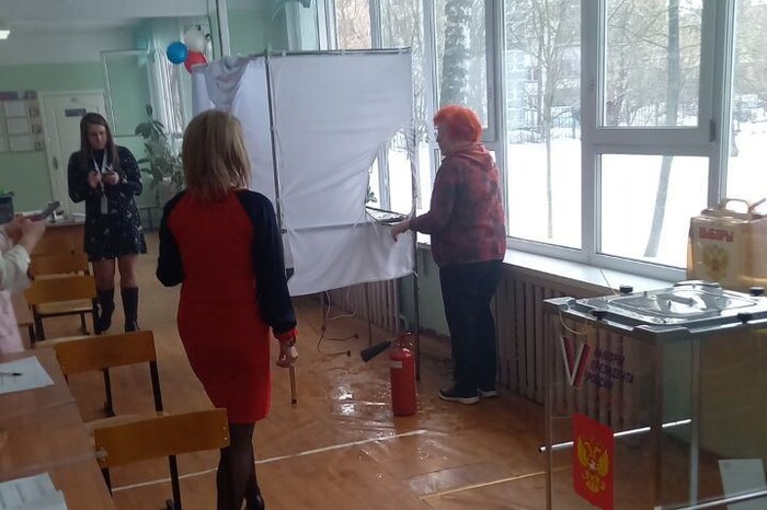 Палять кабінки та фарбують бюлетені: росіяни влаштовують диверсії на виборчих дільницях