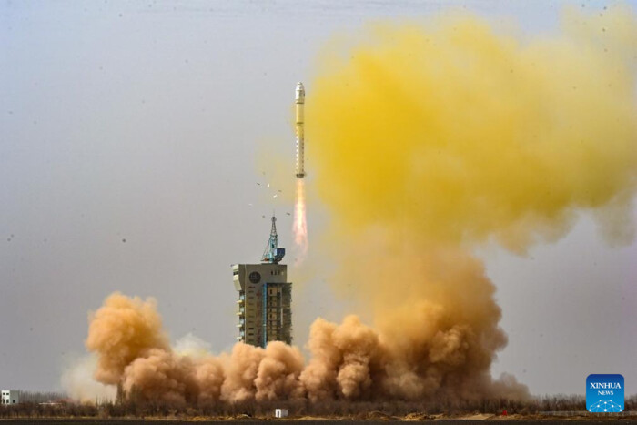 Китай запустив у космос групу супутників моніторингу (фото)