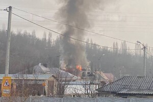 Російські ЗМІ повідомляють, ніби в Білгороді внаслідок атаки дрона загорівся приватний будинок