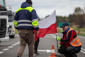 Поляки блокують українські вантажівки на трьох пунктах пропуску