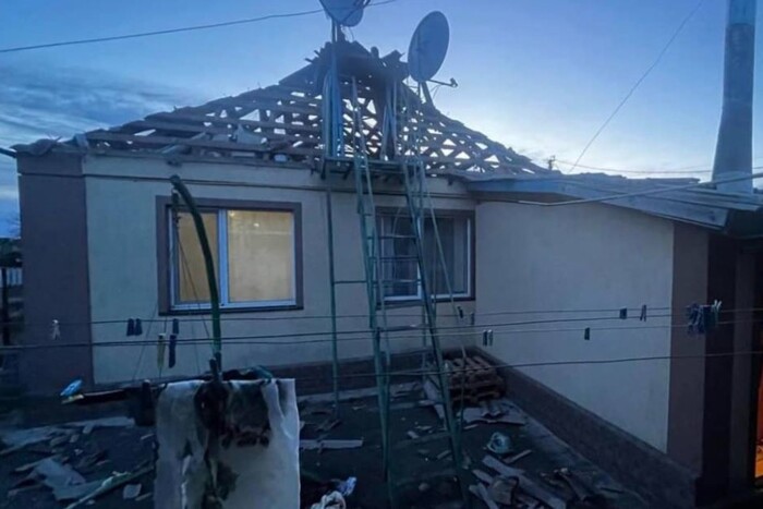 Зруйновані дахи та стіни будинків: наслідки обстрілу на Київщині