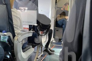 П'яна росіянка влаштувала стриптиз на борту літака